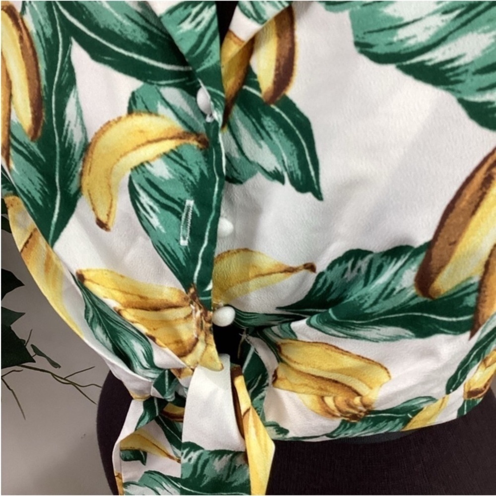 Forever 21 banana theme button tie front cropped top Woman’s size small - Picture 10 of 13